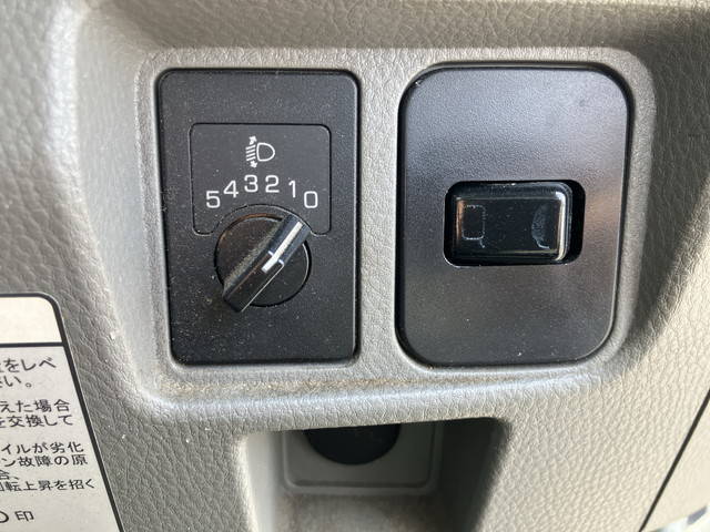 三菱ふそうキャンター平ボディ小型（2t・3t）[写真35]