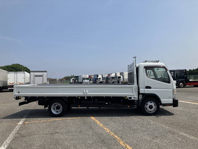 三菱ふそうキャンター平ボディ小型（2t・3t）[写真06]