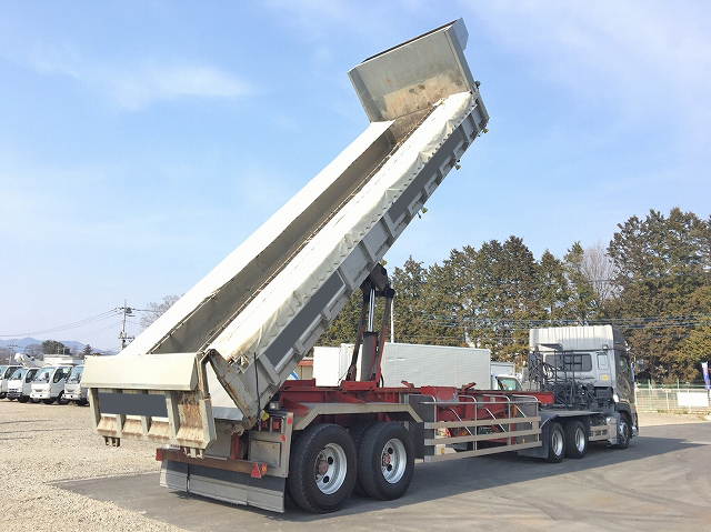 UDトラックスクオントレーラーヘッド（トラクターヘッド）大型（10t）[写真02]