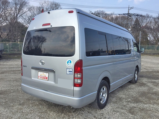 トヨタハイエースコミューターバス[写真02]