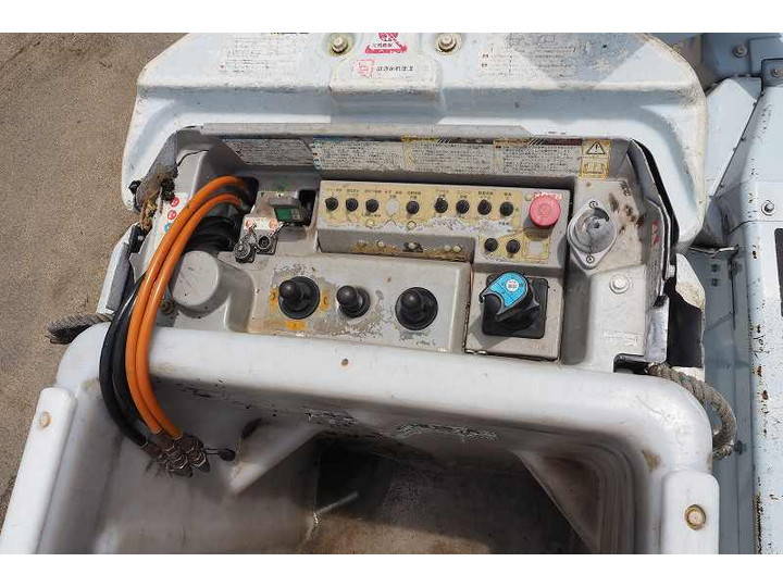 いすゞエルフ高所作業車小型（2t・3t）[写真21]