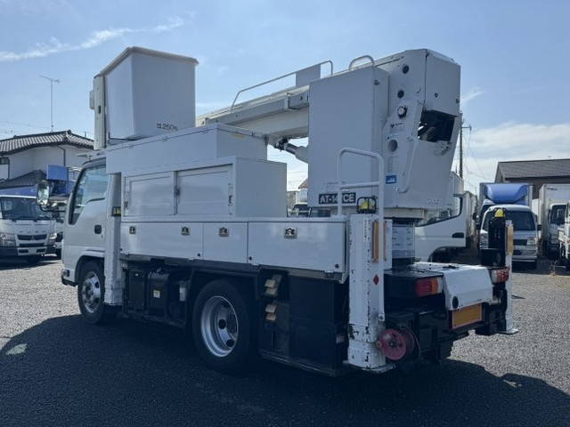 いすゞエルフ高所作業車小型（2t・3t）[写真02]