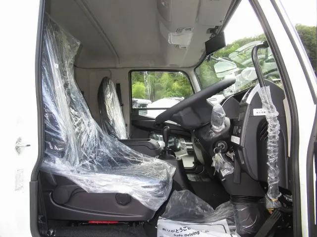 三菱ふそうファイターアルミウイング中型（4t）[写真16]