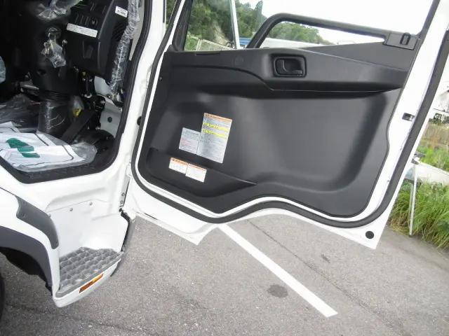 三菱ふそうファイターアルミウイング中型（4t）[写真17]