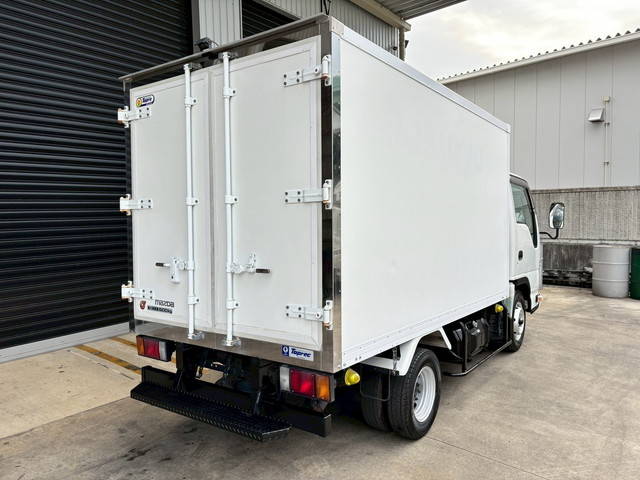 マツダタイタン冷凍車（冷蔵車）小型（2t・3t）[写真02]