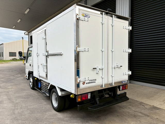 マツダタイタン冷凍車（冷蔵車）小型（2t・3t）[写真04]