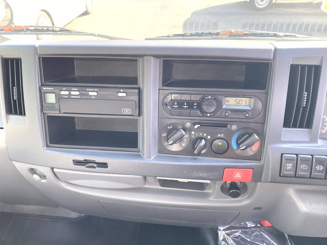 いすゞエルフパネルバン小型（2t・3t）[写真10]