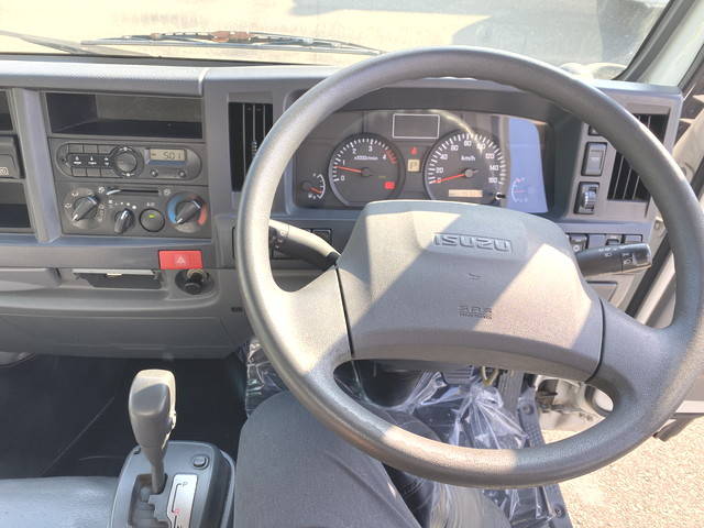 いすゞエルフパネルバン小型（2t・3t）[写真09]