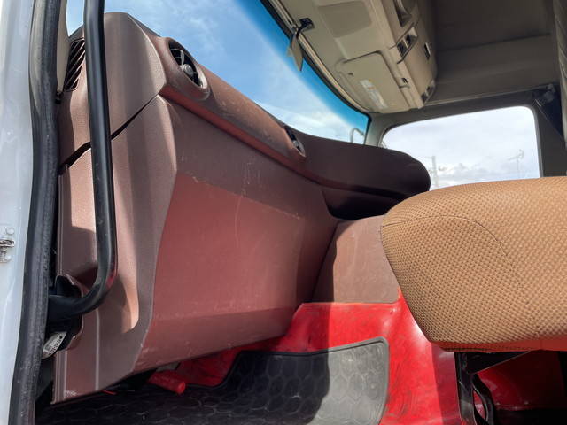 日野プロフィアトレーラーヘッド（トラクターヘッド）大型（10t）[写真31]