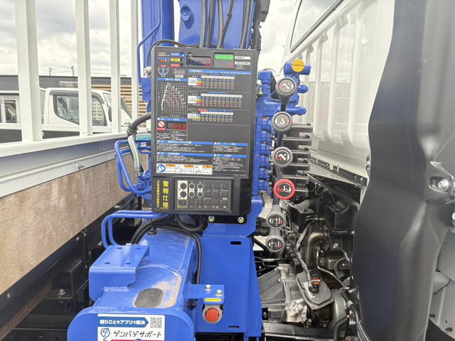 三菱ふそうキャンタークレーン4段小型（2t・3t）[写真15]