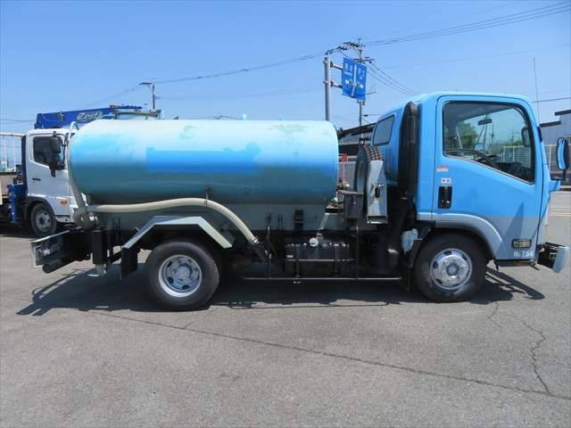 いすゞエルフ散水車小型（2t・3t）[写真07]