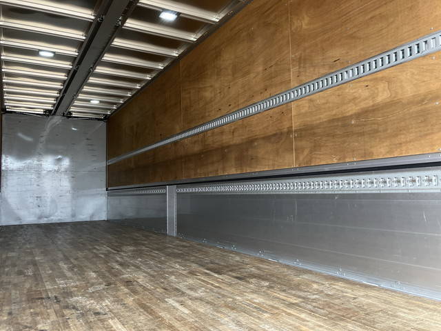 いすゞギガアルミウイング大型（10t）[写真11]