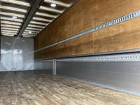 いすゞギガアルミウイング大型（10t）[写真12]