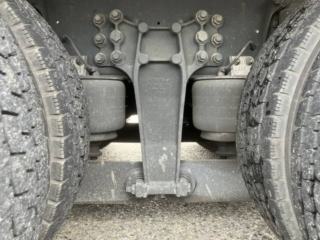 いすゞギガアルミウイング大型（10t）[写真19]