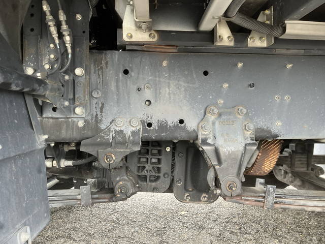 いすゞギガアルミウイング大型（10t）[写真23]