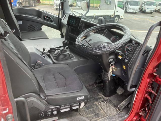 いすゞギガアルミウイング大型（10t）[写真30]