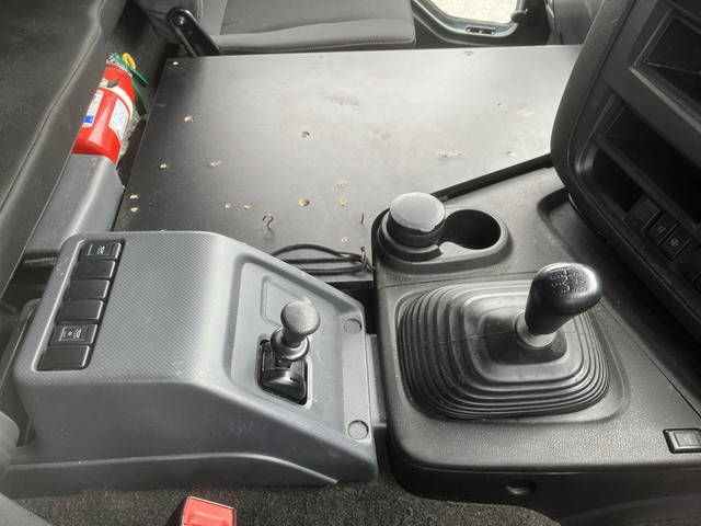 いすゞギガアルミウイング大型（10t）[写真32]