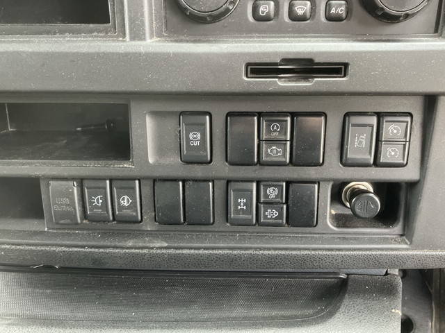 いすゞギガアルミウイング大型（10t）[写真36]