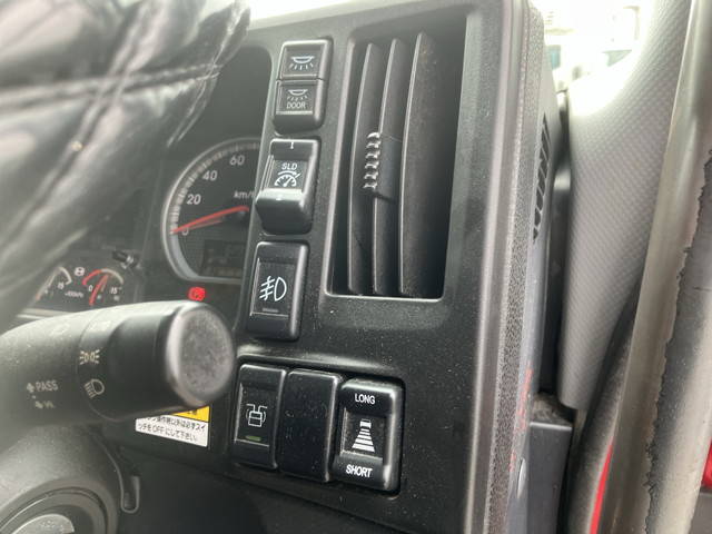 いすゞギガアルミウイング大型（10t）[写真38]