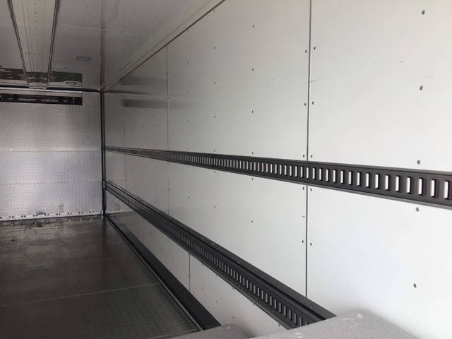 三菱ふそうスーパーグレート冷蔵冷凍ウイング大型（10t）[写真11]