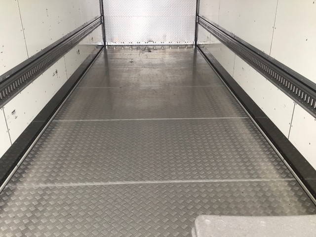 三菱ふそうスーパーグレート冷蔵冷凍ウイング大型（10t）[写真13]