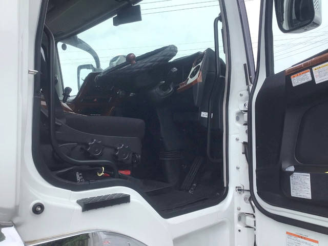 三菱ふそうスーパーグレート冷蔵冷凍ウイング大型（10t）[写真31]