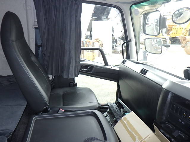 三菱ふそうファイターセルフクレーン4段増トン（6t・8t）[写真28]