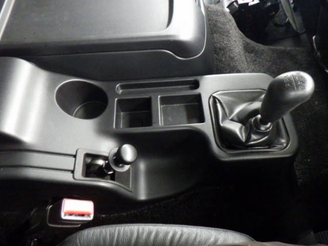 三菱ふそうファイターセルフクレーン4段増トン（6t・8t）[写真30]