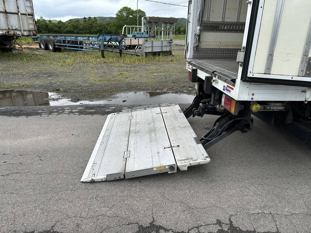 いすゞエルフ冷凍車（冷蔵車）小型（2t・3t）[写真12]