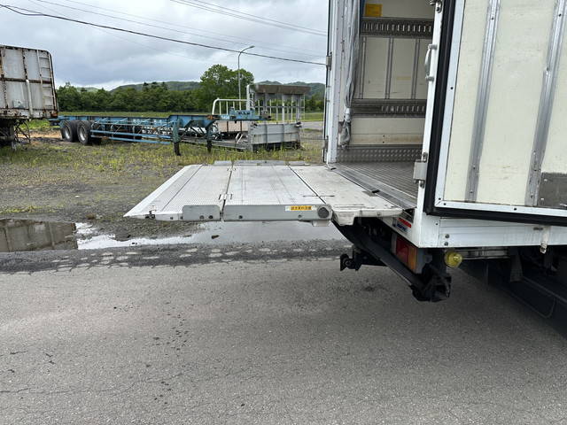 いすゞエルフ冷凍車（冷蔵車）小型（2t・3t）[写真13]