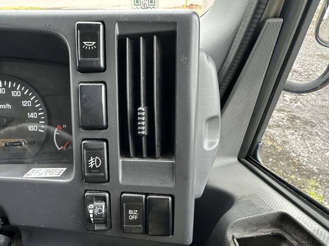 いすゞエルフ冷凍車（冷蔵車）小型（2t・3t）[写真22]