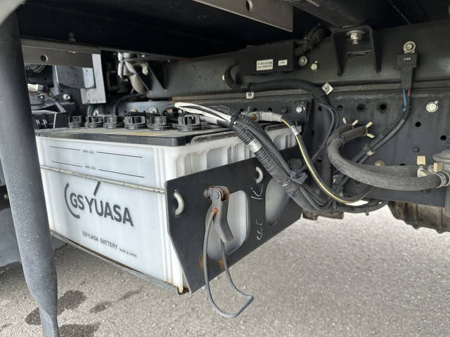 いすゞエルフ冷凍車（冷蔵車）小型（2t・3t）[写真32]