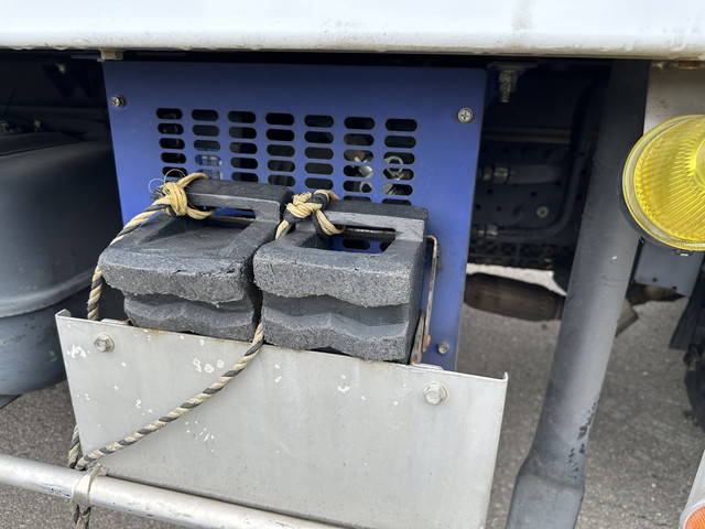 いすゞエルフ冷凍車（冷蔵車）小型（2t・3t）[写真34]