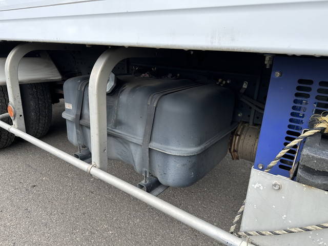 いすゞエルフ冷凍車（冷蔵車）小型（2t・3t）[写真35]