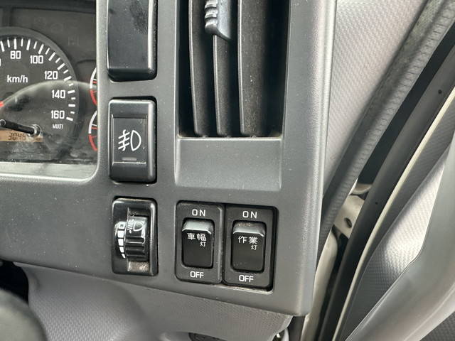 いすゞエルフ冷凍車（冷蔵車）小型（2t・3t）[写真38]