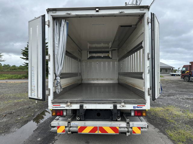 いすゞエルフ冷凍車（冷蔵車）小型（2t・3t）[写真08]