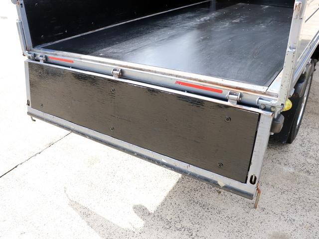 いすゞエルフ平ボディ小型（2t・3t）[写真11]