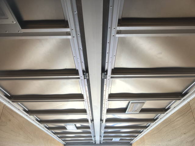 いすゞフォワードアルミウイング中型（4t）[写真11]