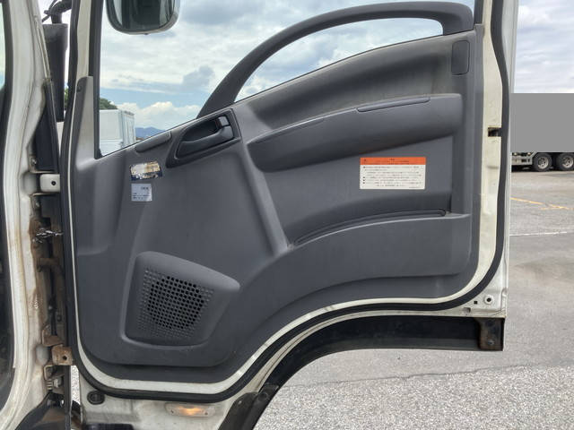 いすゞフォワードアルミウイング中型（4t）[写真28]