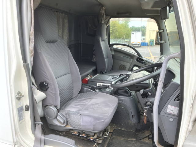 いすゞフォワードアルミウイング中型（4t）[写真32]