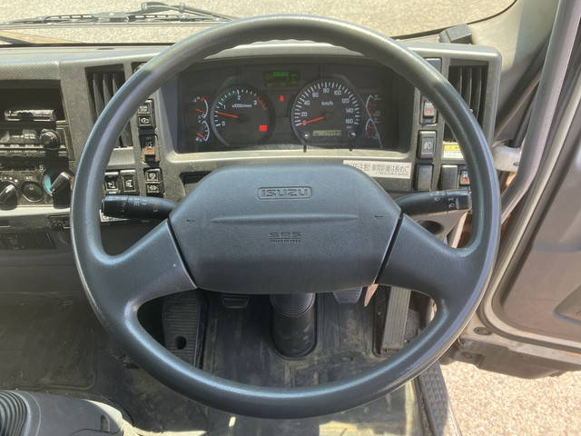 いすゞフォワードアルミウイング中型（4t）[写真36]