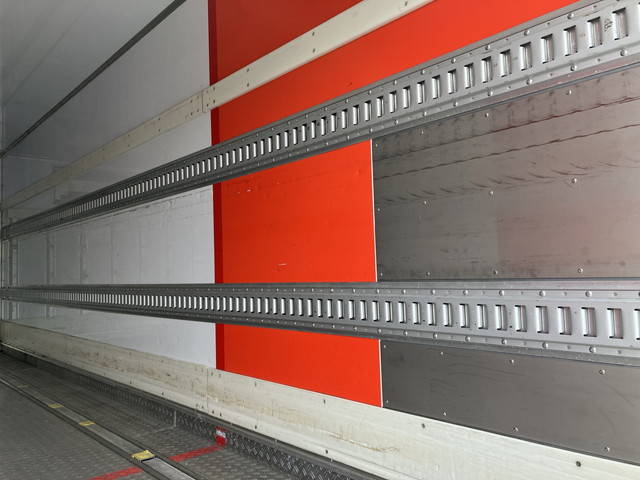 日野レンジャー冷凍車（冷蔵車）中型（4t）[写真13]