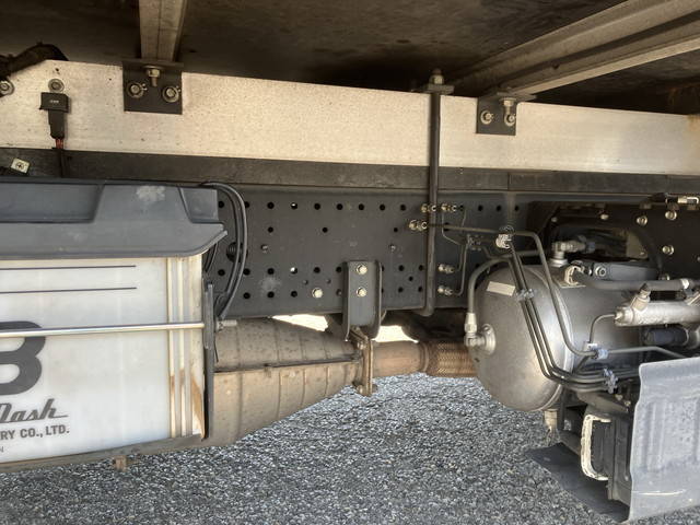 いすゞフォワード冷凍車（冷蔵車）中型（4t）[写真24]