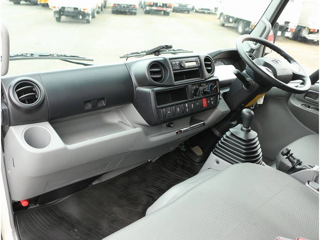 トヨタトヨエース平ボディ小型（2t・3t）[写真33]