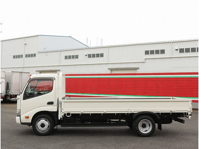 トヨタトヨエース平ボディ小型（2t・3t）[写真06]