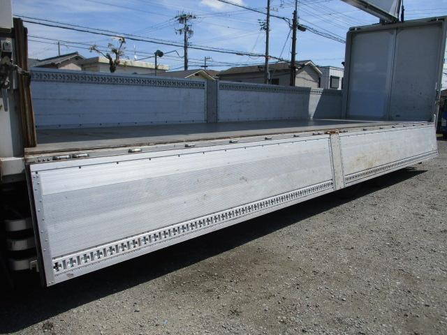 三菱ふそうスーパーグレートアルミウイング大型（10t）[写真20]