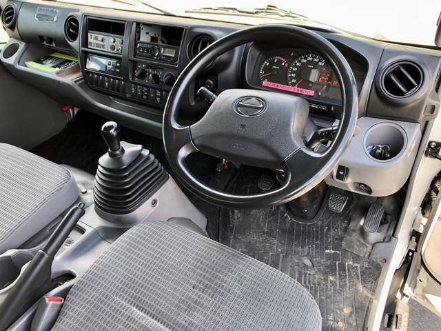 日野デュトロ冷凍車（冷蔵車）小型（2t・3t）[写真28]