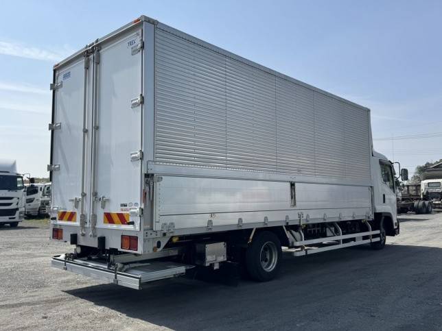 いすゞフォワードアルミウイング中型（4t）[写真02]