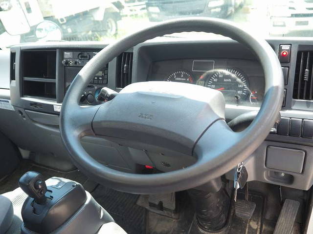 いすゞエルフパネルバン小型（2t・3t）[写真37]