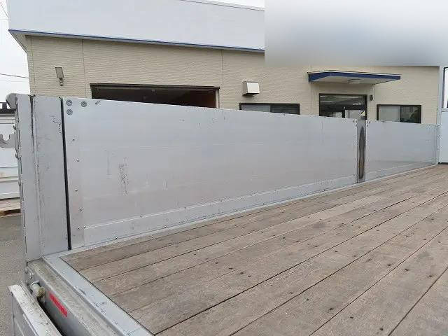 いすゞフォワードアルミブロック中型（4t）[写真22]